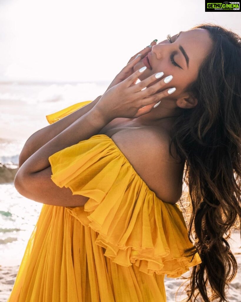 Sonakshi Sinha Instagram - Thats Paradise Glam by @itssoezi for you 🧜🏼‍♀️ Pic 1&2: Pearl Drop 💅 Pic 3 : Bloody who 💅 Pic 4 : ice queen 💅 Check out all the nails in our latest collection on www.soezi.in Shot in Paradise @constancehotels in #seychelles by the lovely @karine.dupouy ✨ Hmu: @savleenmanchanda Styling: @mohitrai ✨