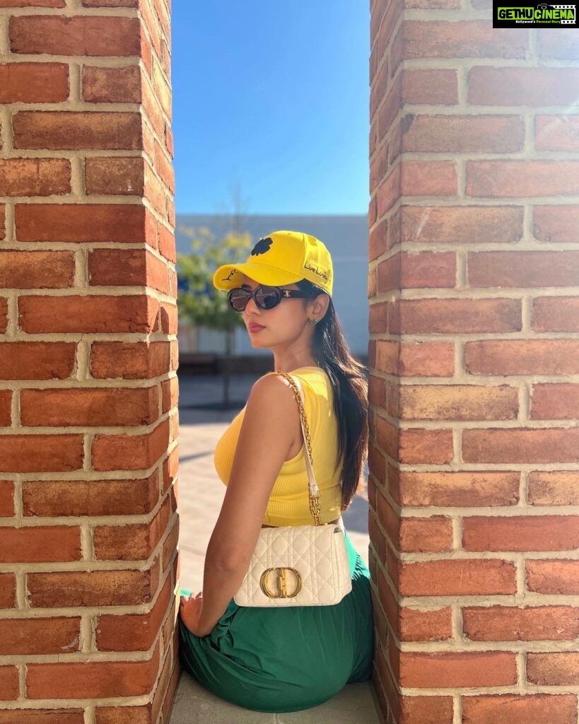 Sonal Chauhan Instagram - Hello Yellow … pretty fellow 💛🐸🐣 . . . . . . . . . . . . . . . . . . . . . . 📸 @himanichauhan #love #sonalchauhan #laduree #washington #washingtondc #dayout #usa #travel #yellow #ootd #hat Washington D.C.