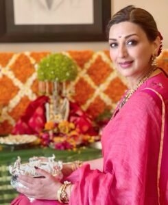 Sonali Bendre Instagram - Happy days ♥️
गणपती बाप्पा मोरया

📸 : @srishtibehlarya
