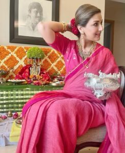 Sonali Bendre Instagram - Happy days ♥️
गणपती बाप्पा मोरया

📸 : @srishtibehlarya