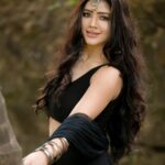 Soniya Bansal Instagram - matter where you are or what you are doing, remember that Allah is always with you to help and guide you in every important step of your life. Eid Mubarak चांद को चांदनी मुबारक, फलक को सितारे मुबारक, सितारों को बुलन्दी मुबारक, और आपको हमारी तरफ से ईद मुबारक #travelphotography #fashionstyle #mumbai #soniyabansal #actress #model #fashion #instagram #internationalmodel #actress #soniyabansa #lifestyle