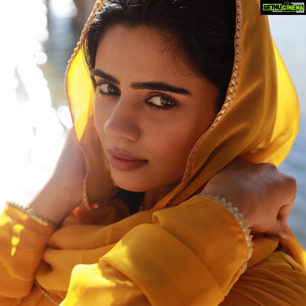 Soundariya Nanjundan Instagram - Behind these eyes, lies a world of thoughts and unspoken dreams💛 . Outfit- @instorefashions 📸- @kavinilavan_filmmaker @karthikha_photography . . . . . . #soundariyananjundan #photo #salwar #salwarsuits #indian #fashion #flowers #followforfollowback #like #instadaily #outfit #indianwear #ethnicwear #actor #actress #blogger #style #instadaily #outfitinspo #instagram #instalike #indianfashion #instapic #traditional #likesforlike #instagood #india #kollywood #like #instagram #instaphoto #photography #ootd
