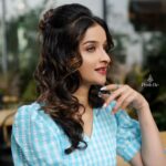Sowmya Menon Instagram - 💙🦋💙 📷 @posh.be 💄 @alsaa_beauty 👗 @amazebyashiyajesel #actor #shootdays #sparkle