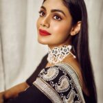 Sreejita De Instagram – Elegance is not about being noticed, it’s about being remembered… 

Shot by @ashish_sawant__ 
Styled by @ashnaamakhijani 
Wearing @garvili 

#photooftheday #oldisgold #indian #instagram #instagood #instadaily #photoshoot #fashion #instyle #sreejitade