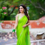 Sridevi Vijaykumar Instagram - Go Green 💚💚💚 Happy sunday😊 . . . . Outfit:@gummadidalashashi.label Jewellery:@the_jewel_gallery 📸@paulino_pictures #zeetelugu #dramajuniors #dj6 #tonight #kidsshow #sunday #dontmissit #talentshow #happyday #happysunday #live #love #laugh #myjob #loveit #dressup #saree #sareelove #indian #green #happycolor #favorite #color #gogreen #goodday