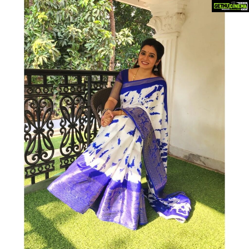 Srithika Instagram - Success is not final; Failure is not fatal; It is the courage to continue that counts. . Saree @fancy_by_parambhara . #saree #blue #white #shooting #shootingmode #photoshoot