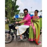 Srithika Instagram - Kallori Pongal 15th January 9.30 pm Sun tv Don't miss it 😎 . Srithika saree @fancy_by_parambhara Srithika jewel @pearlsbeautylounge.luxurysalon . With @ssr_aaryann , @harikaasadu . #pongal #specialshow #suntv #college #celebration #fun #festival #dance #music #games #show