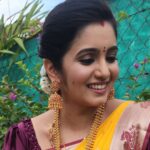 Srithika Instagram - “Some painters transform the sun into a yellow spot, others transform a yellow spot into the sun.” – Pablo Picasso . Saree @w2m_boutique Earring @kabijewellery . #yellow #yellowsaree #aaokkatiadakku #telugu #serial #shoot #hyderabad Hyderabad
