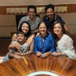 Suhasi Dhami Instagram - Family pic 😀😀😀😀