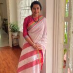 Suhasini Maniratnam Instagram - Always a fan of handloom cotton weaves.