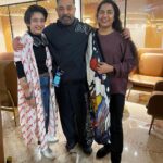 Suhasini Maniratnam Instagram - Leaving on a jet plane. And who I run into. …..Family (and what E at that ) on the same flight. Surprises are too wonderful.