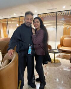 Suhasini Maniratnam Instagram - Leaving on a jet plane.  And who I run into. …..Family (and what E at that ) on the same flight.  Surprises are too wonderful.