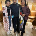 Suhasini Maniratnam Instagram - Leaving on a jet plane. And who I run into. …..Family (and what E at that ) on the same flight. Surprises are too wonderful.