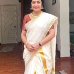 Suhasini Maniratnam Instagram - Onam at menons( Latha & Rajiv ) Always special. Delicious traditional heartwarming and loving . onaashaamsgagal.