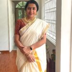 Suhasini Maniratnam Instagram - Onam at menons( Latha & Rajiv ) Always special. Delicious traditional heartwarming and loving . onaashaamsgagal.
