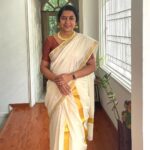 Suhasini Maniratnam Instagram - Onam at menons( Latha & Rajiv ) Always special. Delicious traditional heartwarming and loving . onaashaamsgagal.