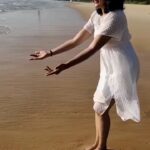 Sukrutha Wagle Instagram - Water is beautiful energy....it cleanses your negatives and refreshes you instantly .. . . #sukruthawagle #kannadareels
