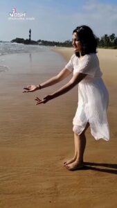 Sukrutha Wagle Instagram - Water is beautiful energy....it cleanses your negatives and refreshes you instantly ..
.
.
#sukruthawagle #kannadareels