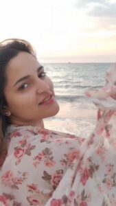 Sukrutha Wagle Instagram - Water is my Healer ✨
.
.
#sukruthawagle #sukrutha #contentcreator #kannadaactress #bangaloreinfluencers #kannadainfluencers #udupi #indianbeach #beachvideos #beachvideoideas #reelitfeelit