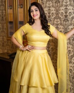 Surabhi Instagram - In Hyderabad 💛 for the Press meet of #DDreturnsBhutalaBangala ✨️ 
#BhutalaBangala on August 18th 

Styled by @impriyankasahajananda ✨️
Outfit @designerkavitaagarwal ✨️
Makeup @glitteraisestudio ✨️
Hair @seena_hair143
Jewlry @kushalsfashionjewellery ✨️
Captured @srujanluckyphotography ✨️

#styledbypriyankasahajananda