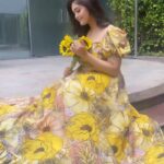Surabhi Instagram - @surofficial and 🌻 Styled by @impriyankasahajananda ✨ in @sirishareddyofficial 👗 @kushalsfashionjewellery 💎 #styledbypriyankasahajananda #reelsviral #surbhi #reelsinsta #reelstrending #pachainirame