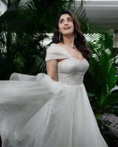 Surabhi Instagram - Lost in an enchanting fairytale 🧚‍♀️

Outfit @designerkavitaagarwal 🤍✨️
Styled @impriyankasahajananda ✨️
Accessories @kushalsfashionjewellery ✨️
Makeup @glitteraisestudio ✨️
Hair @nagukasu ✨️
📸 @verendar_photography ✨️
:
:
:
:
:
:
:
#styledbypriyankasahajannanda