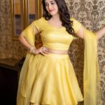 Surabhi Instagram - In Hyderabad 💛 for the Press meet of #DDreturnsBhutalaBangala ✨️ #BhutalaBangala on August 18th Styled by @impriyankasahajananda ✨️ Outfit @designerkavitaagarwal ✨️ Makeup @glitteraisestudio ✨️ Hair @seena_hair143 Jewlry @kushalsfashionjewellery ✨️ Captured @srujanluckyphotography ✨️ #styledbypriyankasahajananda