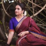 Surabhi Lakshmi Instagram - സാരികൾ കഥപറയുംപോലെ 💜🧿❤️ Photography @limelightcapture Wardrobe. @silk_mandir Hair & makeup. @makeover_by_sanaah Ornaments. @golden_cup_fashion_jewellery blouse design @celebrate_clothes_n_crafts ❤️ @mangala_raghu #saree Valayanad Devi Temple