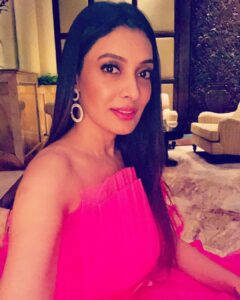 Surabhi Prabhu Instagram - Do you think women look more pretty in pink? Drop “PINK💕💖💗 or “YES “, if you agree .. 

"Everything has beauty, but not everyone sees it."

Working stills .. pics coming soon 🥰
.
.
.
.
.

.

.

#mumbai #mumbaikar #unity44 #voompla #pinkvilla #bollywoodcinema #हिंदी #bollywoodmovies #supermodel #modeldiaries #mh370  #travelblogger #saibaba #jaishreeram #bollywoodactoractress #bollywoodactress #surabhi #mumbai #mumbaifood #mumbainightlife #mumbaikar #lowerparel #beautybloggers #mumbaiblogger #indianblogger 
#tollywoodactress #surabhiprabhu #dreamgirl #hindiquotes #mumbaiblogger #indianwear #indiangirl #potd
