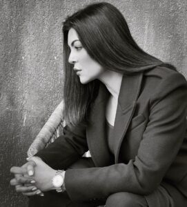 Sushmita Sen Instagram - "Until you make the unconscious conscious, it will direct your life and you will call it fate” 🤗👍 #cgjung 

#portraitofaconsciouswoman 😉❤️ Beautifully captured @flavienheldt 👏

I love you guys!!! #duggadugga 💃🏻