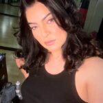 Sushmita Sen Instagram - The journey from being intimidated by the camera to romancing it!!!💋 This song by the way…ufffff 😉😍❤️#somethingaboutit Thank you Alisah Shona for adding this to my playlist…you have good taste…you must get that from your Mother!!!😉😄❤️🎶 I love you guys!!! #haveagroovyday 😁🎶💃🏻 #duggadugga