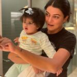 Sushmita Sen Instagram - Look at that strong & mysterious Phoenix!!! 😍❤️🤗💋 Born a Scorpio for a reason!!!👊 May you always Rise & Rule!! Happpyyyyy 1st Birthday Ziana!!!🥳😁💃🏻🤗❤️ May God bless you with his best always!!! Thank you for gracing our lives!!! #BuaKiJaan 😀❤️💋💃🏻 We love you little Munchkin!!! #duggadugga 😍😇🎶 Alisah didi @reneesen47 @subhra51 @sensubir @asopacharu @rajeevsen9 🤗❤️