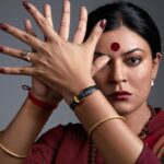 Sushmita Sen Instagram - Taali - बजाऊँगी नहीं, बजवाऊँगी ! #firstlook as #ShreegauriSawant Nothing makes me prouder & more grateful than to have the privilege of portraying this beautiful person & of bringing her story to the world!! ❤️ Here’s to life & to everyone’s right to live it with dignity!!! 🙏 I love you guys!!! #duggadugga 🤗❤️ #currentlyfilming #Taali #ShreegauriSawant #Biopic @shreegaurisawant @Viacom18 @gseamsak @kartiknishandar @arjunsbaran @ravijadhavofficial @afeefanadiadwala @kshitijpatwardhan