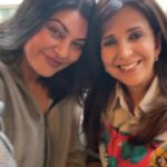 Sushmita Sen Instagram - #livesession ❤️😁💃🏻 #surprise again!!!😄 Introducing an Angel @vrindaofficial 🤗😇😁 Thank you for coming on LIVE with me…the ENERGY just got more beautiful!!!🙏💋 You guys always fill my day up with such love & positivity…even Vrinda noticed!!!😁❤️ I love you guys!!! #duggadugga 🌈😁💃🏻