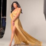 Sushmita Sen Instagram - A focused woman in diffused pictures!!! 😄❤️💋 #videograb #onlyforyou 😉 The campaign will be in focus promises @subisamuel 😄❤️ Kisses @theiatekchandaney @danielcbauer 💃🏻 #sharing #glimpses #GemcityCampaign 🎶 I love you guys beyond!!! #duggadugga #happysunday 😁💃🏻🌈