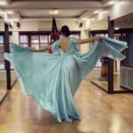 Sushmita Sen Instagram - A dress trial with my favourite person & stylist @theiatekchandaney 😍😁❤️💋 she makes me love every moment of an otherwise crazy day…sharing the fun!!!😉😁💃🏻 love you Theia!!! Picture courtesy: Ace photographer @reneesen47 😃💋 I love you guys…beyond!!!🤗💃🏻 #duggadugga #happysunday 😁
