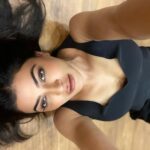 Sushmita Sen Instagram - #stateofmind “A different perspective is often the first step to changing ones life” 👍😊❤️ I have missed you guys…a lot has been going on in my life…and I am sure in yours too!! Soon we shall share share…❤️😊 Gentle reminder…I love you guys!!!😁💋#duggadugga #introspection #workmode #perspective #change #acceptance #gratitude 😍🌈 Awesomeness @savleenmanchanda 👏😁❤️