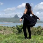 Sushmita Sen Instagram - Grounded heart with a soaring spirit!!!❤️Open to life…I say, bring it!!!👊😉💃🏻 I love you guys!!! #yourstruly #duggadugga 🌈