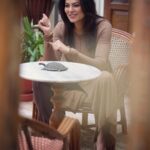 Sushmita Sen Instagram - Sometimes it’s important to sit across the table...with yourself!!!😊❤️ you’ll be amazed with what all you’ll discover!! 😁 P.S. It’s okay if people watch you & wonder!!😀🌈 In time, they too shall follow!!I love you guys!!! #meaningfulconversations #perspective #selfanalysis #selfrealisation #mutualrespect #growth #life ❤️