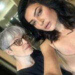 Sushmita Sen Instagram - #capturingreflections 😍😀❤️ #clickclick & #makeup by the awesome @bymaniasha 😁🤗 Fabulous #hair by the super talented @scottf_beauty 🤗👊 Attitude by #yourstruly 😄😉💋 #sharing #workmadefun #goodpeople #greatvibe #workmode #bts 💃🏻🎶😍 I love you guys!!!! #duggadugga 🥰