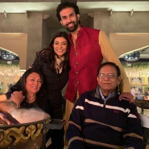 Sushmita Sen Instagram - Happpyyyyy Birthday Baba!!! ❤️🤗💃🏻😁🌈 May God keep you in the best of health & the happiest of places!!😍🤗 You truly are such a divine & auspicious gift in our lives...to be born YOUR daughter is indeed a blessing...one I thank God for often🤗❤️💃🏻To the BEST Father & Grandfather...We love you!!!😇❤️😍 #duggadugga #family #birthdaywishes #daddy 🙏🤗❤️Alisah, Renee, @subhra51 @rajeevsen9 @asopacharu @rohmanshawl & your Titan 🤗🌈🥂💃🏻❤️
