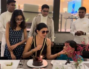 Sushmita Sen Instagram - Thank you God!!!!🤗❤️💃🏻

The ‘universe’ conspires in your favour Alisah & @reneesen47 😉😜😄❤️💋This journey of life with the both of you by my side…is the ultimate celebration!!! I love you infinity 💋

#duggadugga #Maa ❤️