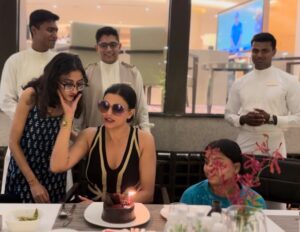 Sushmita Sen Instagram - Thank you God!!!!🤗❤️💃🏻

The ‘universe’ conspires in your favour Alisah & @reneesen47 😉😜😄❤️💋This journey of life with the both of you by my side…is the ultimate celebration!!! I love you infinity 💋

#duggadugga #Maa ❤️