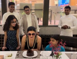 Sushmita Sen Instagram - Thank you God!!!!🤗❤️💃🏻

The ‘universe’ conspires in your favour Alisah & @reneesen47 😉😜😄❤️💋This journey of life with the both of you by my side…is the ultimate celebration!!! I love you infinity 💋

#duggadugga #Maa ❤️