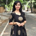 Suza Kumar Instagram - Happie #vinayagarchathurthi all 😊😇 may all the success reach u with his blessings✨♥️stay blessed with family and Frnds and have a great day 🧡✨ . #ganeshchaturthi #festival #blessed #ethniclove #happiness ❤️✨☺️