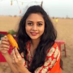 Suza Kumar Instagram - That happy face coz of bajji after so long 😍♥️😂🙈 . #littlethingsinlife #happygirlsaretheprettiest #livethelifeyoulove #livelovelaugh 🧚🏼‍♀️😊🧡✨