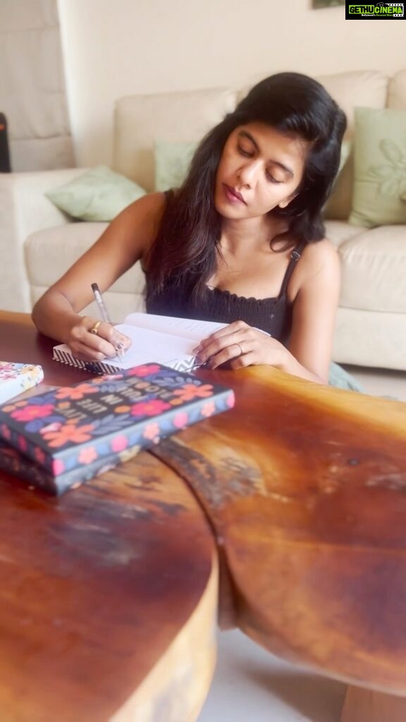 Swagatha S Krishnan Instagram - Here is me along with @lovelystore.in and my friend sowmiya doing a little bit to encourage the habit of writing each of our life stories in our own personal journals. Wishing u a great one. Lots of love , Swagatha S. Krishnan