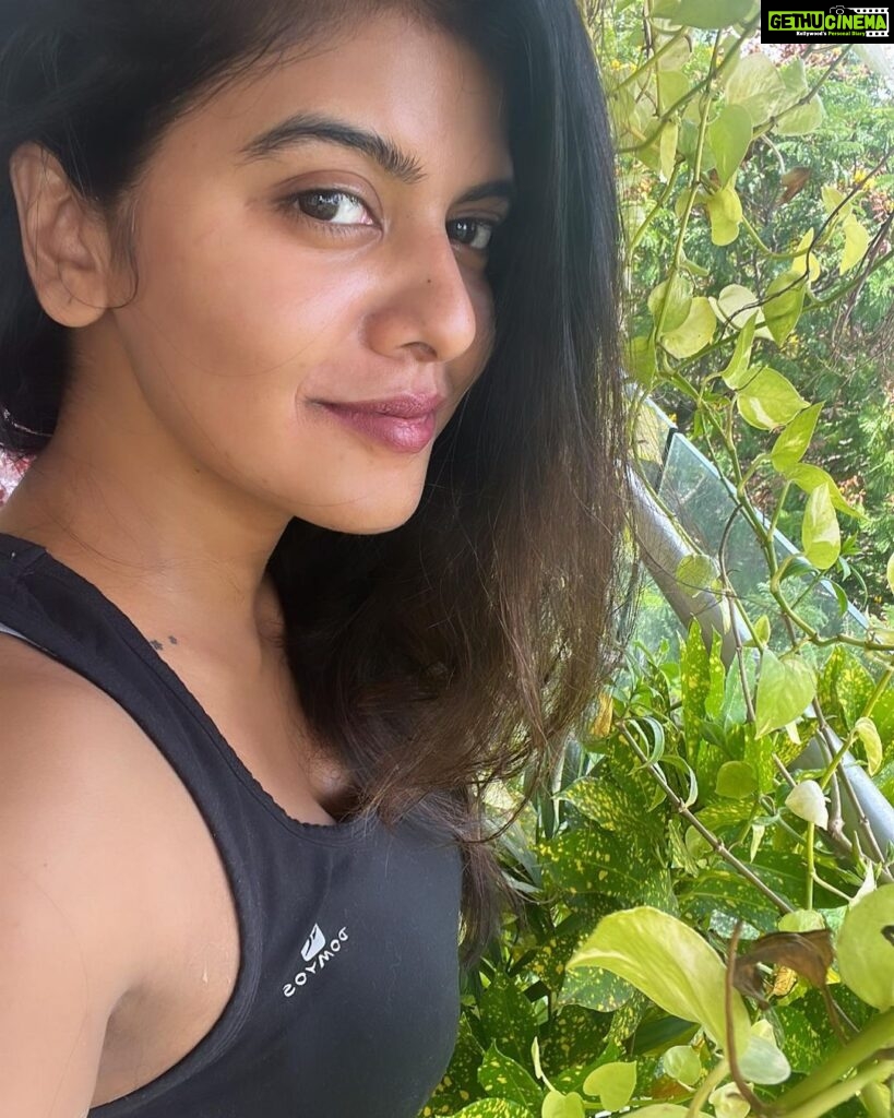 Swagatha S Krishnan Instagram - Recovering from bad health alongside a bad tan from outdoor shoots :) soo happy to be back on feet and Back to my bareskin days.. a 100 thank yous wont suffice the kinda help i got from my favourite dermatologist in town @dr_roopa.r and @ziclinic @uma.sethuraman . Their depigmentation peels have become my most favourite way to correct sun damage. Guys this is no paid ad . straight from my heart ♥