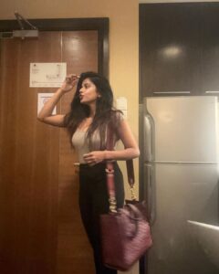 Swagatha S Krishnan Instagram - Oorku kelambren sir . Mangala full shake aana oru photo edunga . Tata Byebye 🌸 #backtoindia