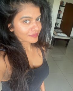 Swagatha S Krishnan Instagram - Recovering from bad health alongside a bad tan from outdoor shoots :) soo happy to be back on feet and Back to my bareskin days.. a 100 thank yous wont suffice the kinda help i got from my favourite dermatologist in town @dr_roopa.r and @ziclinic @uma.sethuraman . Their depigmentation peels have become my most favourite way to correct sun damage. Guys this is no paid ad . straight from my heart ♥️